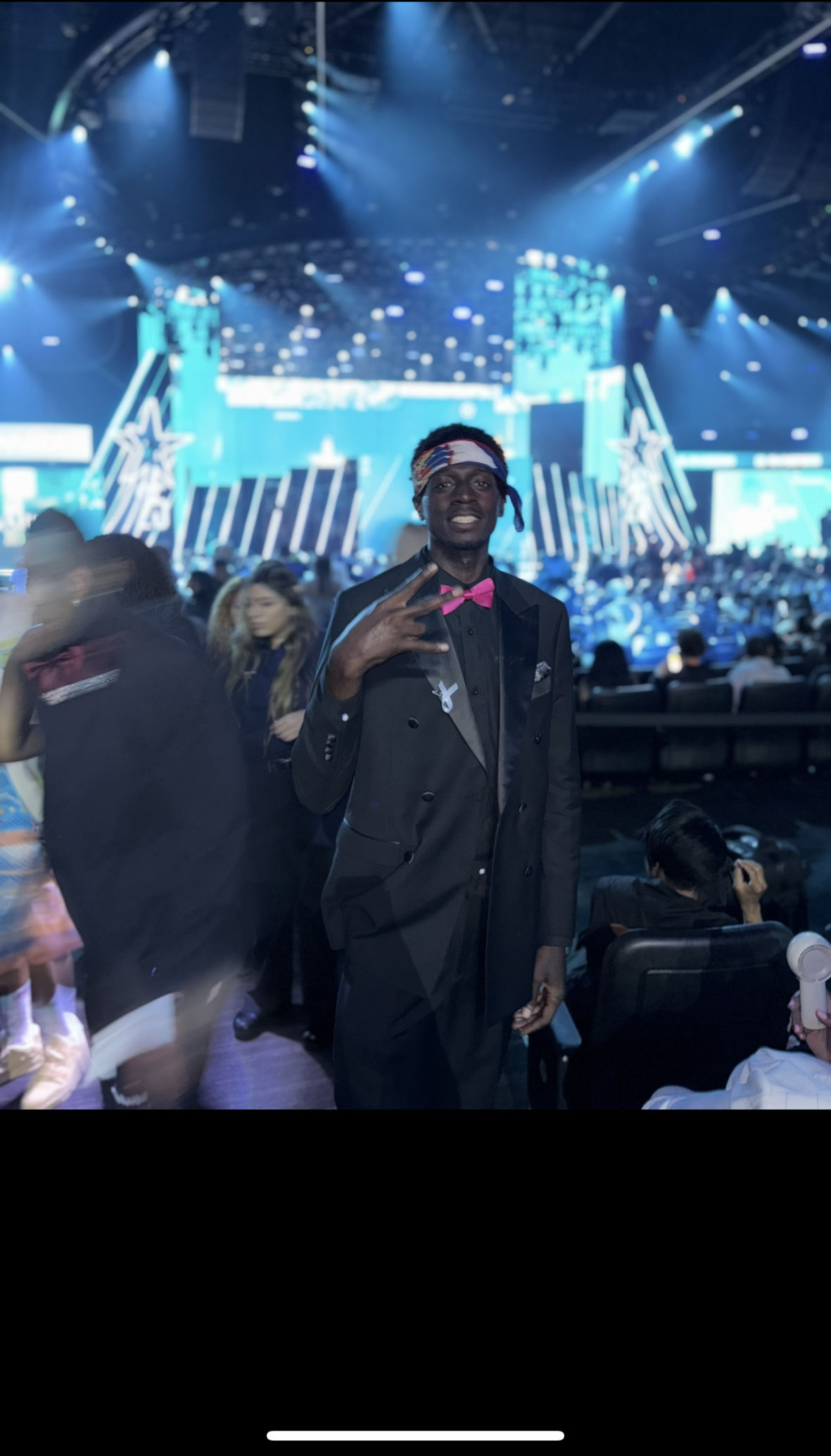Mr. Lost in Miami on the BET Awards 2025 red carpet, wearing a Haitian flag tied around his head, repping his heritage with pride.